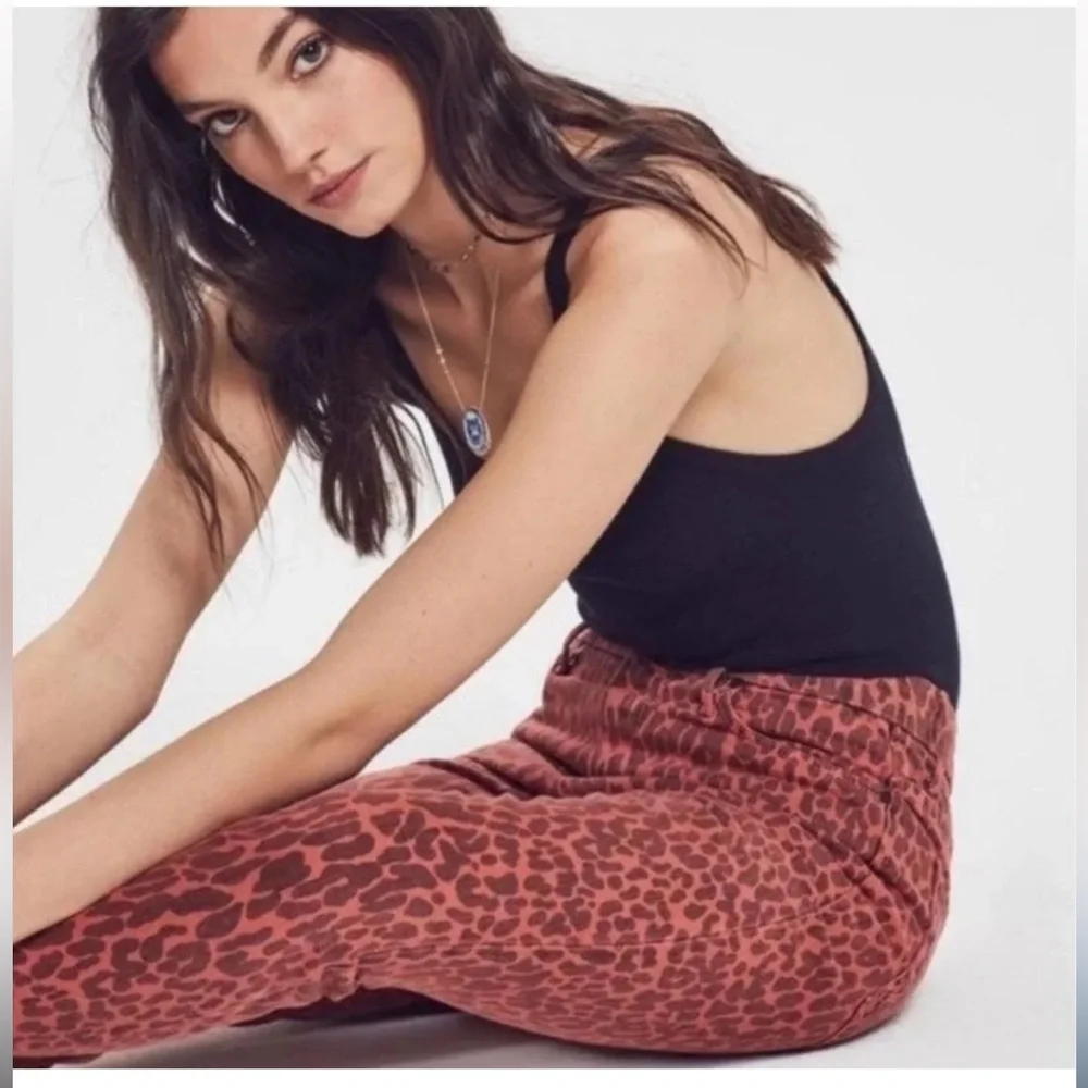 MOTHER Looker Ankle Fray Jeans in Animal Attraction